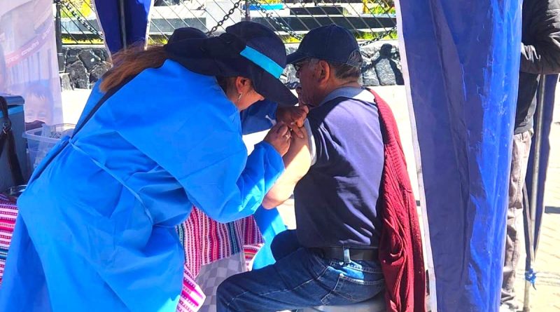Brigadas realizan vacunación en las calles contra el sarampión a comerciantes y transeúntes