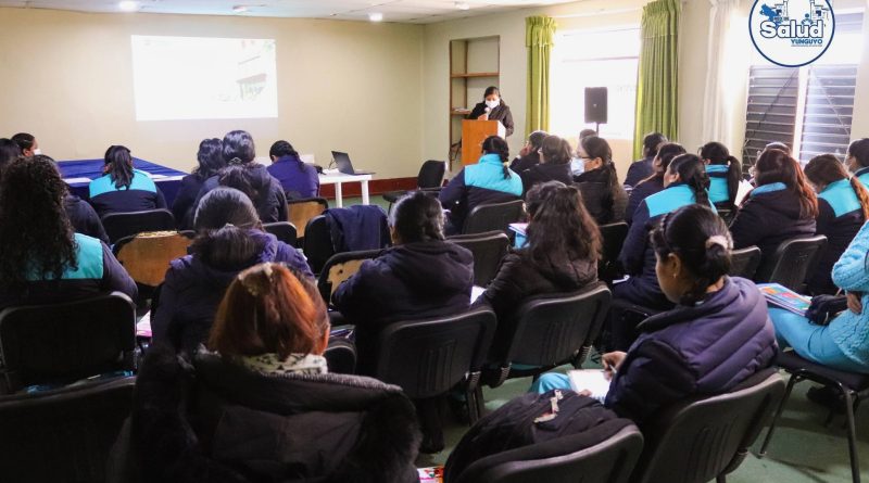 Red de Salud Yunguyo fortalece capacidades del personal de salud en atención integral del niño y niña