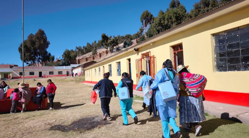 DIRESA PUNO MOVILIZA MÁS DE 400 BRIGADAS EN PRIMERA JORNADA NACIONAL DE VACUNACIÓN