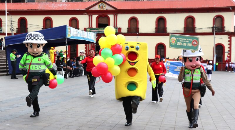 DIRESA Puno refuerza compromiso con la seguridad vial en desfile de sensibilización